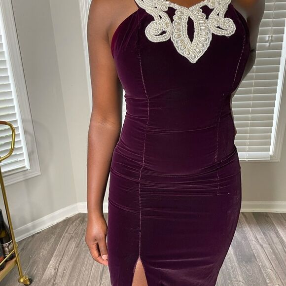 Jessica McClintock Gunn Sax Vintage Velvet and Pearl Thigh Split Evening Gown - Picture 4 of 12